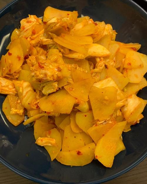 泡菜炒土豆片需要过水吗_辣白菜炒土豆,脆爽鲜辣做法 泡菜炒土豆片需要过水吗_辣白菜炒土豆,脆爽鲜辣做法
