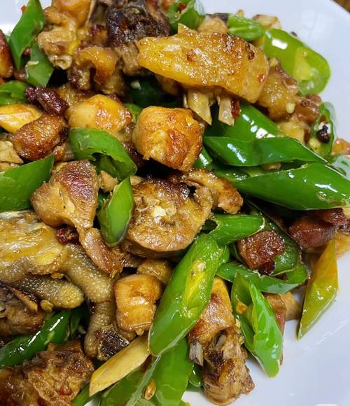 辣子鸡和小炒仔鸡区别_做法风味大不同 辣子鸡和小炒仔鸡区别_做法风味大不同