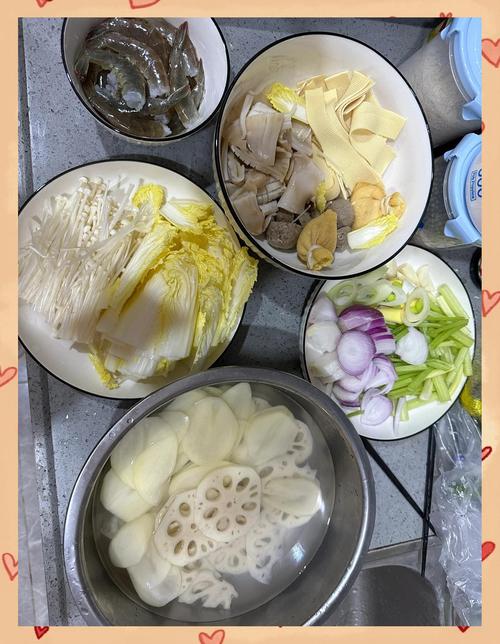莲藕包饺子用不用焯水_盐水泡藕拌油,肉馅莲藕饺子香脆可口 莲藕包饺子用不用焯水_盐水泡藕拌油,肉馅莲藕饺子香脆可口
