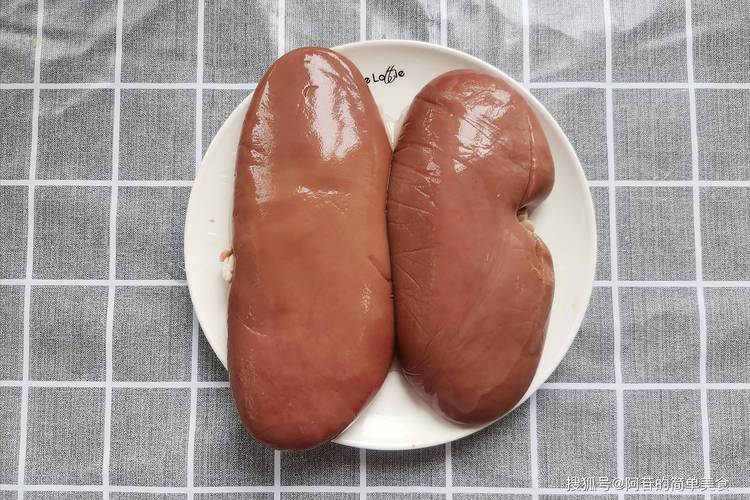 切猪腰花的步骤图解_学做脆嫩腰花，简单美味易上手