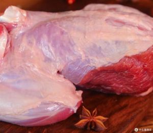 羊后腿肉适合做什么_炖焖炒烤，美味多样！