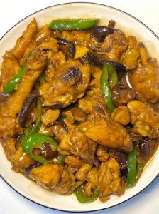 香菇炖鸡的做法大全_选对食材，火候到位，美味好汤！