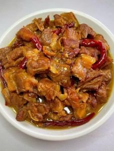 做红烧牛肉用那个部位的肉好_家常红烧牛肉，选对部位是关键！