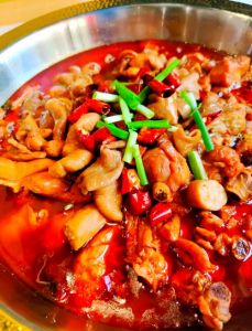 鸡子火锅家常做法_鸡子火锅鲜香浓郁，朋友相聚好选择！