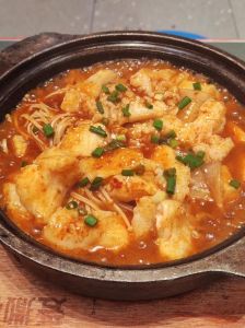 鱼锅做法大全家常_鲜鱼配辣底，滑嫩又过瘾