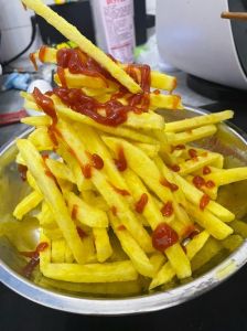 在家炸薯条的做法_冷冻薯条更酥脆，简单在家做！