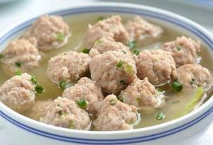 羊肉汆丸子的家常做法_秋吃羊肉丸子，暖身暖胃超美味！