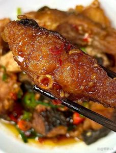 炸鱼块10分钟能熟吗_炸鱼块时间看大小油温，带鱼金黄需1分钟