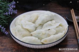 判断饺子熟没熟三招_饺子浮起就熟了吗？教你判断真熟！