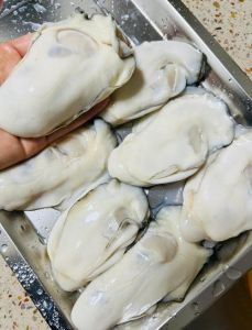 撬开壳的生蚝蒸多久_洗净蒸对时间，淋料加辣美味