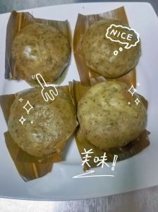 家乡美食手工制作_手工捏粽子煎饼，传承家乡味道！