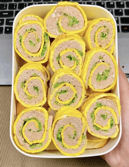 河南鸡蛋肉卷的做法_金黄鲜嫩御用菜