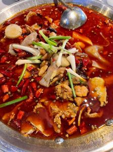 火锅炖兔崽15分钟网盘_火锅炖兔崽，鲜嫩入味，麻香配菜，快活食客