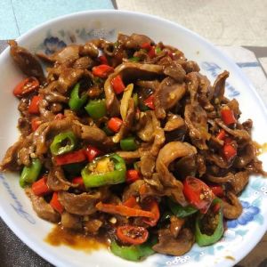 辣炒鸡胗要焯水多久_家常辣炒鸡胗，焯水诀窍保脆嫩