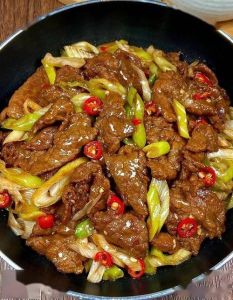 朱门绣户全文无删减：红烧肉精彩做法与食材搭配详解