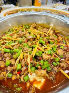 自贡正宗鲜锅兔做法_鲜嫩麻辣，回味无穷！