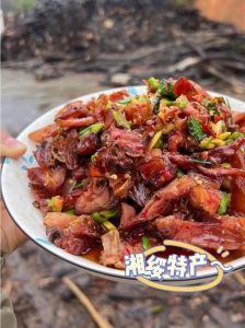 烧腊兔肉家常做法_家常烧腊兔肉，香辣鲜嫩做法分享