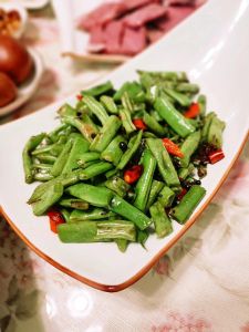 龙豆需要爆炒几分钟_焯水后快速炒，爽脆美味！