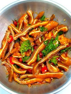 猪耳呆能做酱肉吗_酱香脆嫩猪耳朵，低脂美颜好食材！