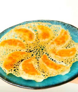 速冻水煎饺几分钟_速冻饺子煎多久？大小火灵活调