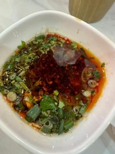 正宗海鲜蘸料汁怎么调_柠檬酱油提鲜，个性调配更美味！