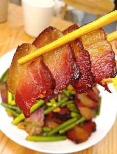 熏腊肉要焯水30分钟吗_熏腊肉要不要焯水？看这里！