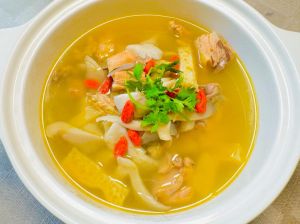 清炖整子鸡做法大全_无料酒炖鸡汤，盐温水泡鸡，原味鲜香肉嫩滑