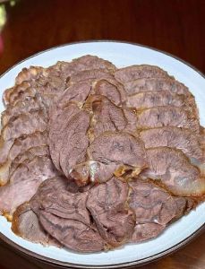 如何卤五香牛肉做法窍门_牛腱卤制要领，鲜嫩香浓